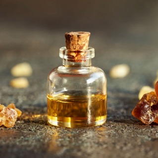 Master Aromatherapist<br />
- ACHS.